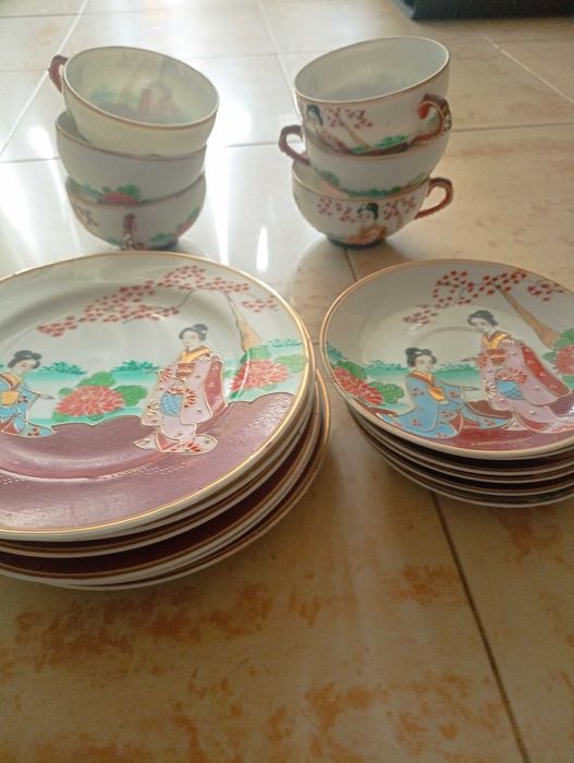 6 Chávenas, 6 pires e 6 pratos. Motivos Orientais.