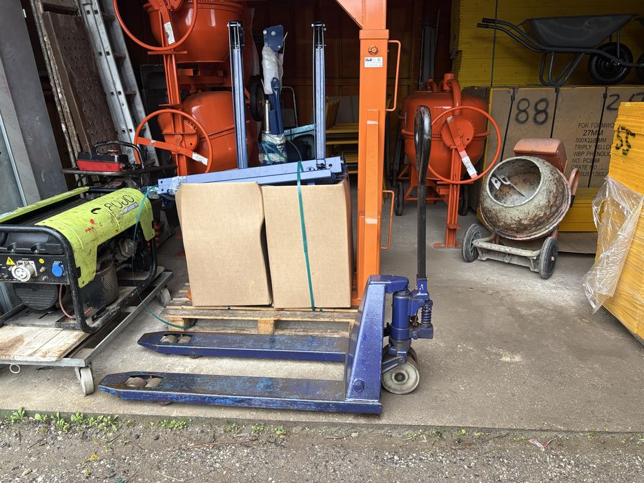 Porta paletes grua 2500kg