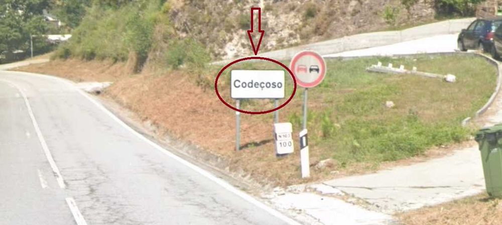 Moradia composta por 1º andar, R/C, pequeno quintal e pequena cave