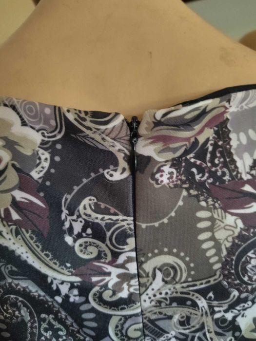 Vestido com Motivo Floral Tam. XL