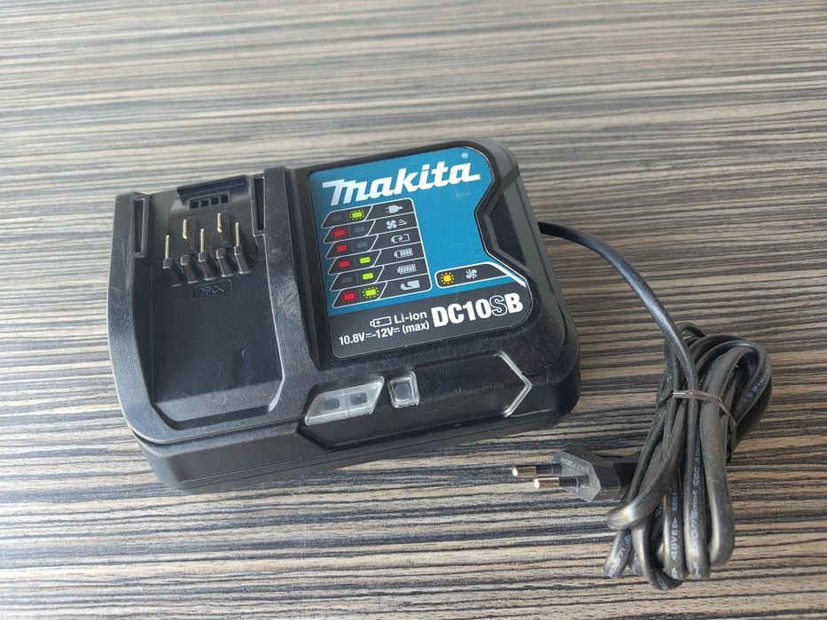 MAKITA DC10SB szybka ładowarka akumulatorów CXT 10.8V - 12V