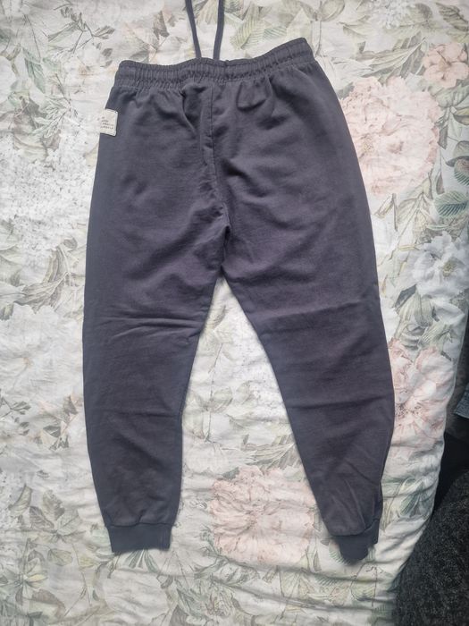 Spodnie chłopięce dresowe Lincoln & Sharks 146 cm