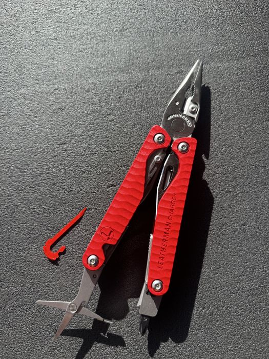 leatherman charge plus red g10
