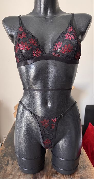 Conjunto renda floral/ lady vermelho ou azul