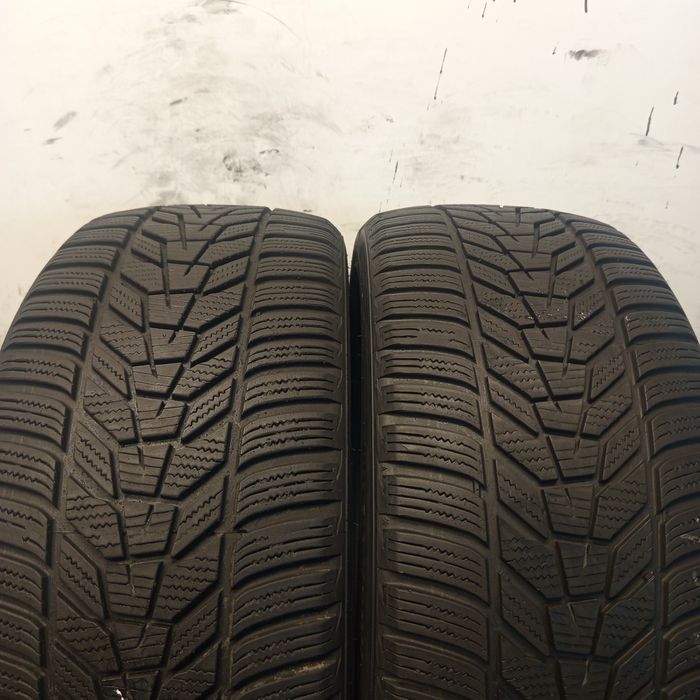 224/40R18 Hankook Winter icept Evo 3
