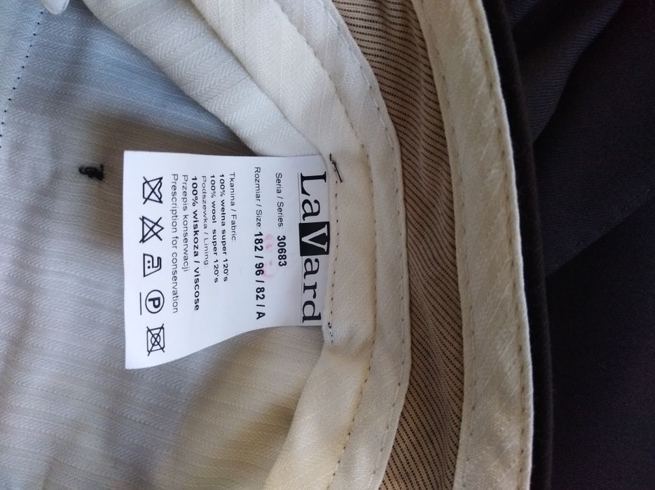 Garnitur męski firmy Lavard