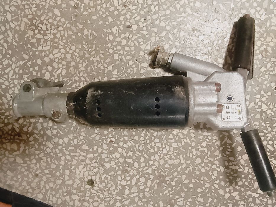 Młot pneumatyczny BKA-15