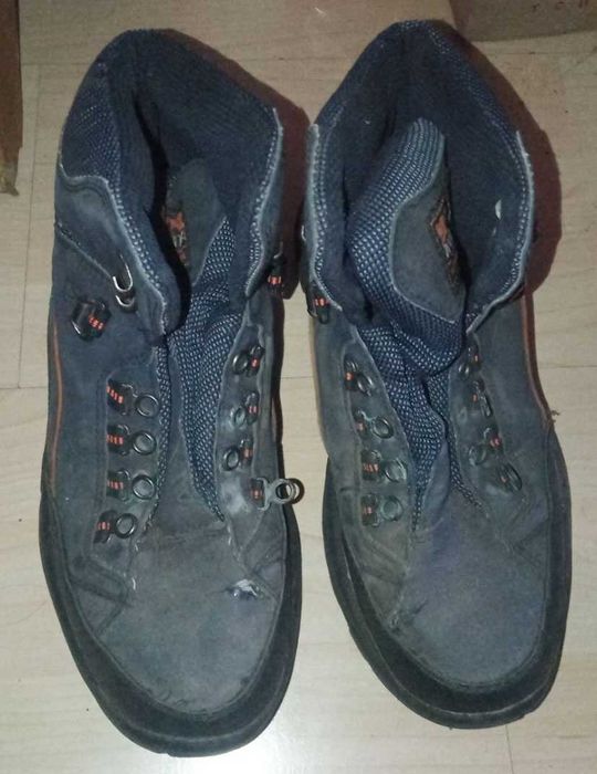 Взуття дитяче різних розмірів