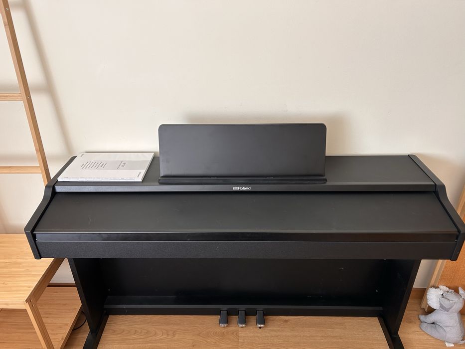 Piano Roland RP-107