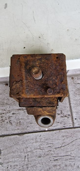 Wspornik / poduszka silnika Ford Ranger 2.2 diesel 2015