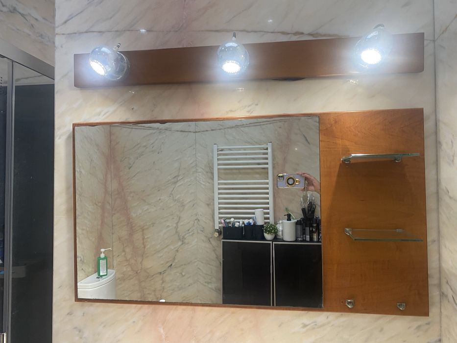 Movel de  casa de banho com espelho,focos e torneira incluida