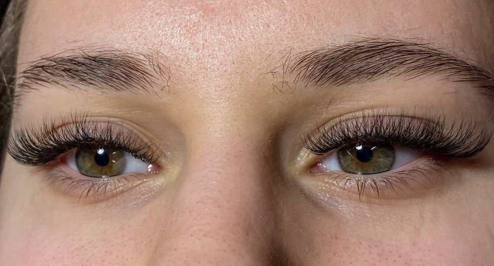 Нарощування і ламінування вій.