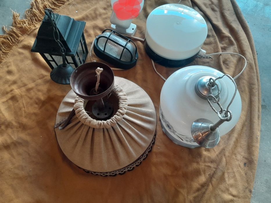 Candeeiro mais globos usados de parede e tetos.