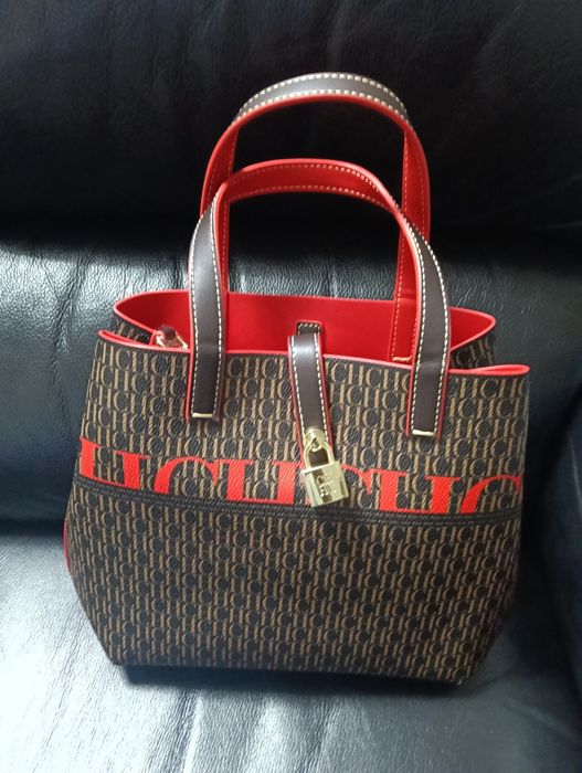 Mala em castanho e vermelho