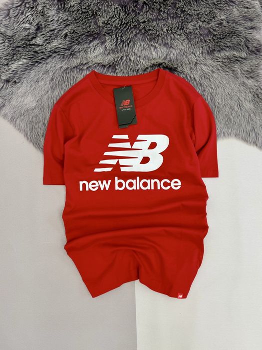 Нова футболка New Balance Essentials в розмірах