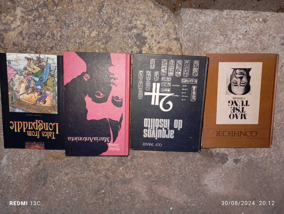 Vários livros antigos