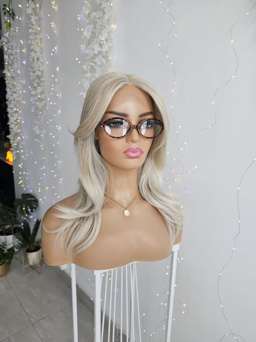 Peruka Premium Kim średnia mix jasny słowiański blond  naturalny efekt