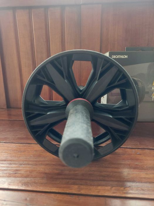Rolo de músculo abdominal (ab wheel)