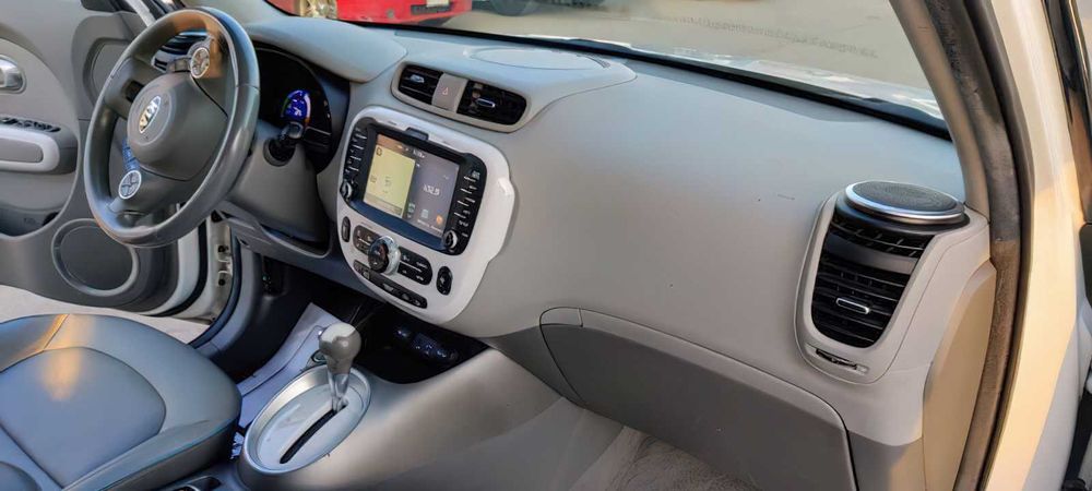 Kia Soul EV +      2015