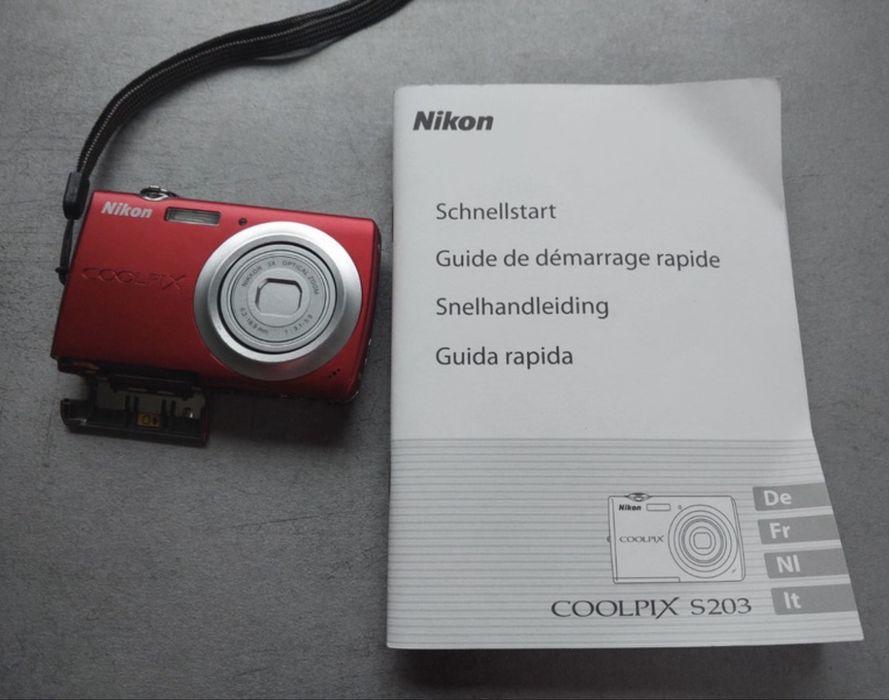 camara nikon vermelha