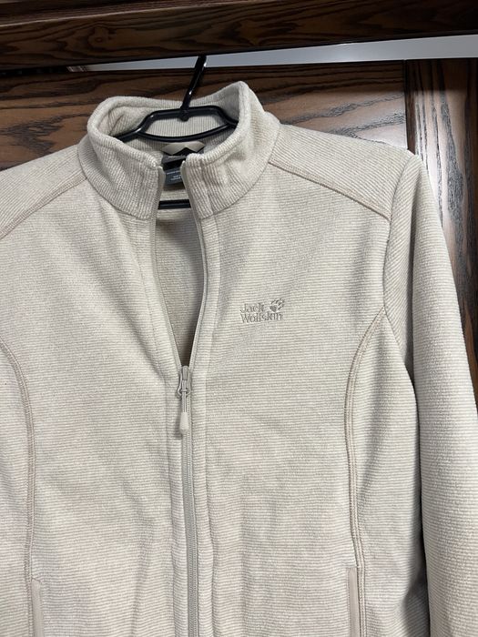 Продам женскую кофту Jack Wolfskin