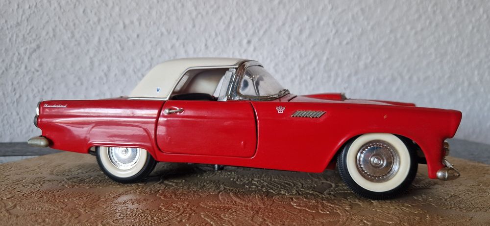Ford Thunderbird 1962 – model kolekcjonerski 1:24 Welly / metal