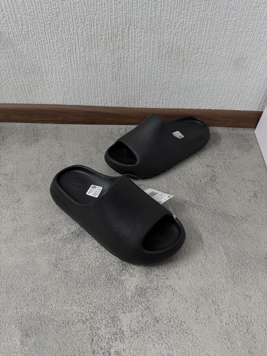 Тапки Adidas Yeezy