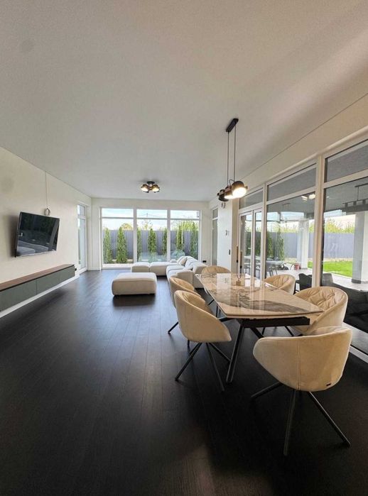 Продаж сучасного будинку