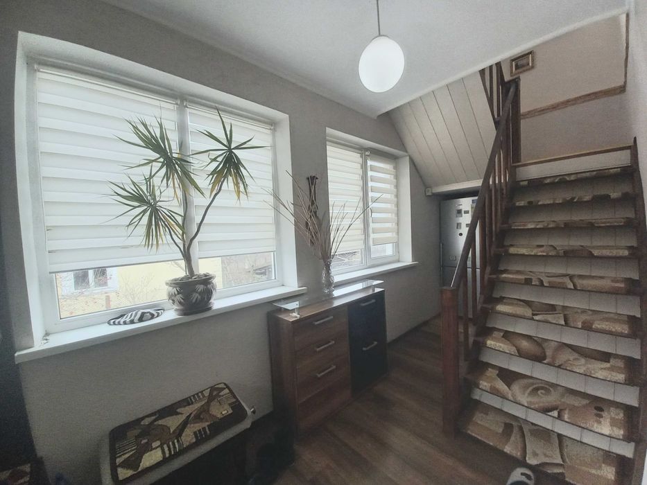 Продається 2-поверховий будинок у смт. Великодолинське (СК "Схід").