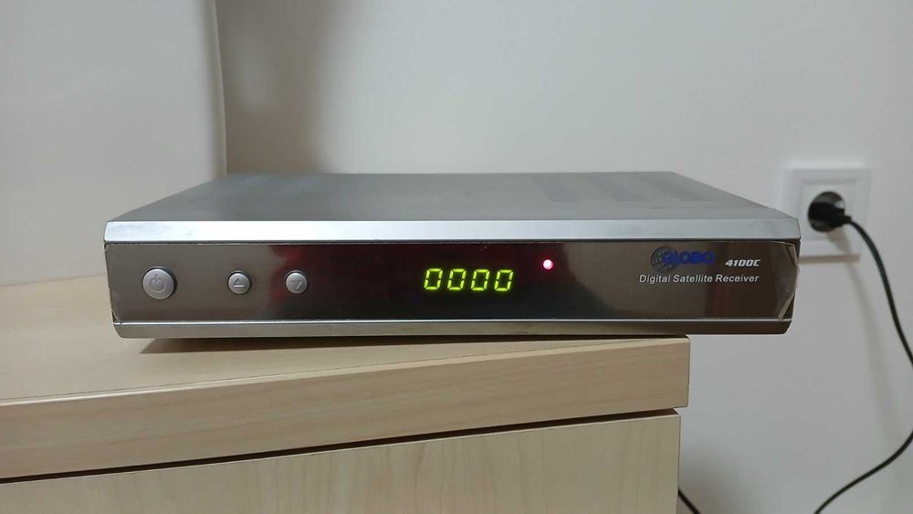 Супутниковий тюнер Globo 4100c
