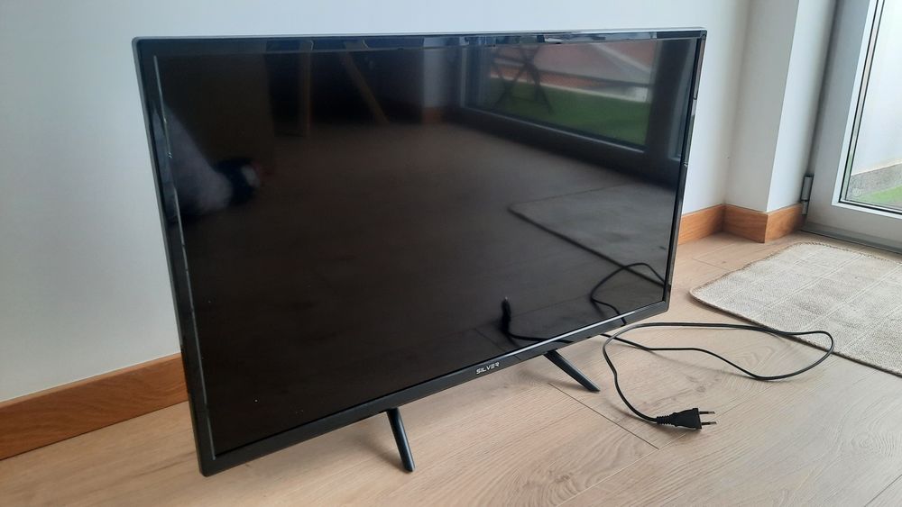 TV Silver 32" HD 81cm - Preto