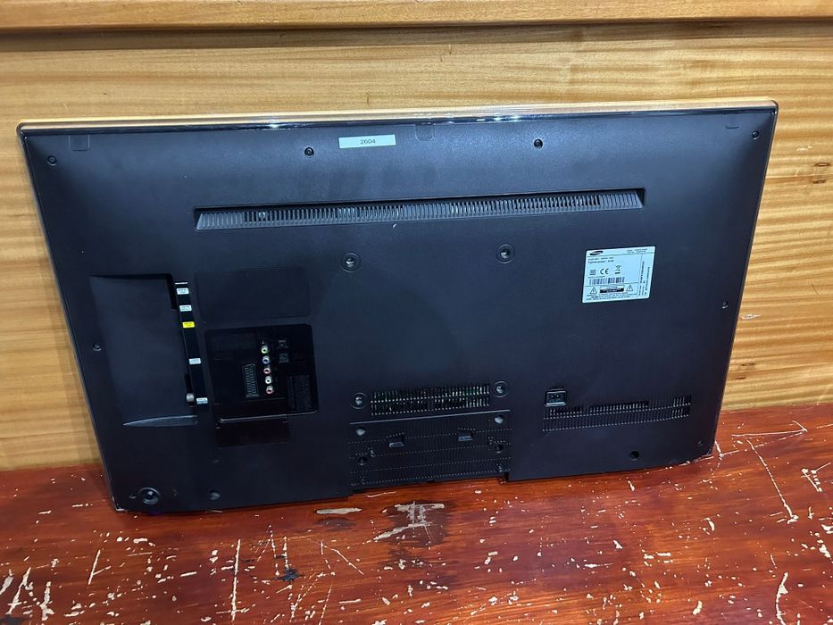 TV Samsung UE40F6100AW para peças