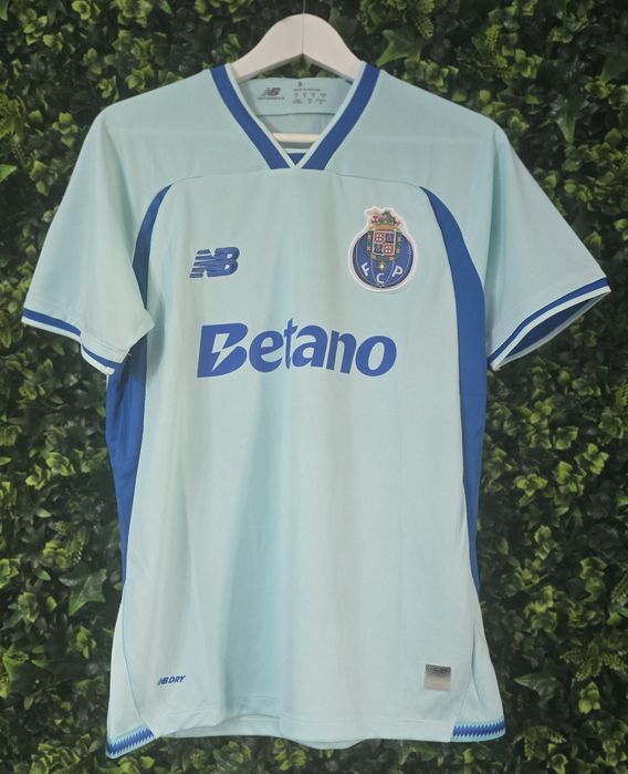 T-shirt Porto 26/27
Vários tamanhos disponíveis 
Qualquer dúvida disponha