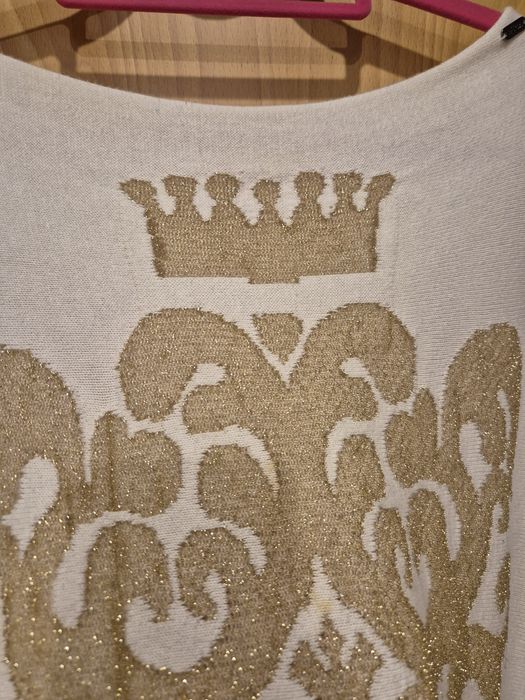 Camisola creme e dourada, da marca RUGA