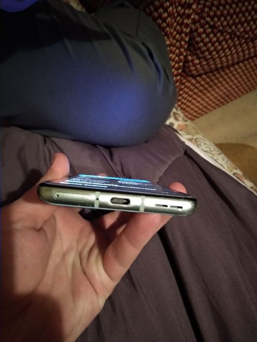 Телефон OnePlus 9r