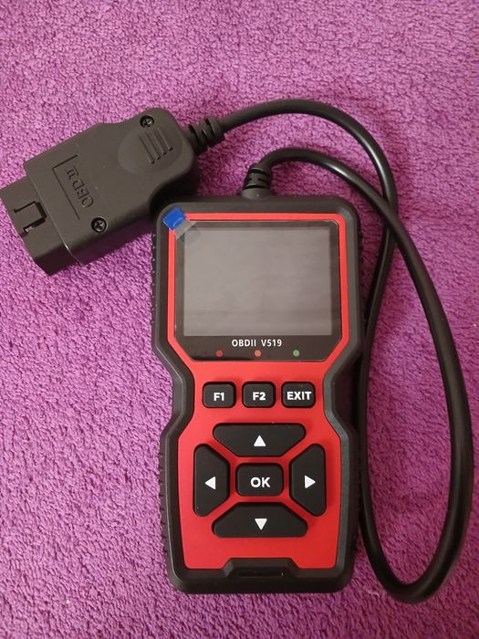 Автомобильный сканер ошибок OBD2  V519