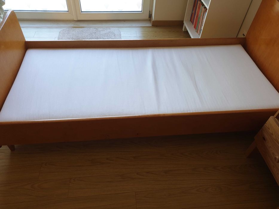 Colchão orgânico Prolana Nele da Alemanha e cama e mesa de cabeceira