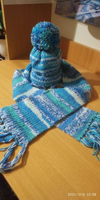 Комплект шапочка и шарфик.