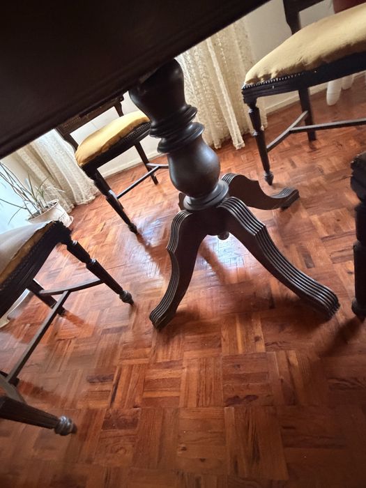Conjunto de mesa e 4 cadeiras