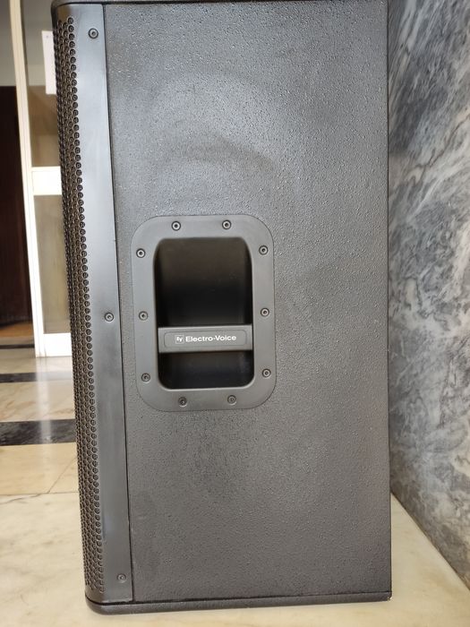 EV ELX 115P Coluna Amplificada 1000W 134dB 15
