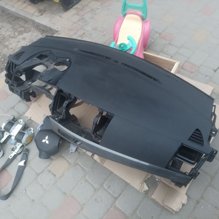 Мітсубісі ланцер 10 Mitsubishi lancer x  торпеда панель косоль