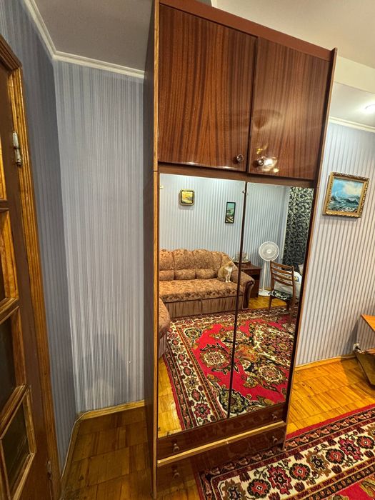 Шкаф з дзеркалом+ антресолі  Терміново Оболонь