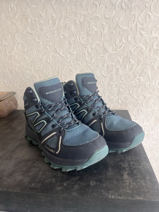 Трекінгові кросівки черевики фірми endurance waterproof