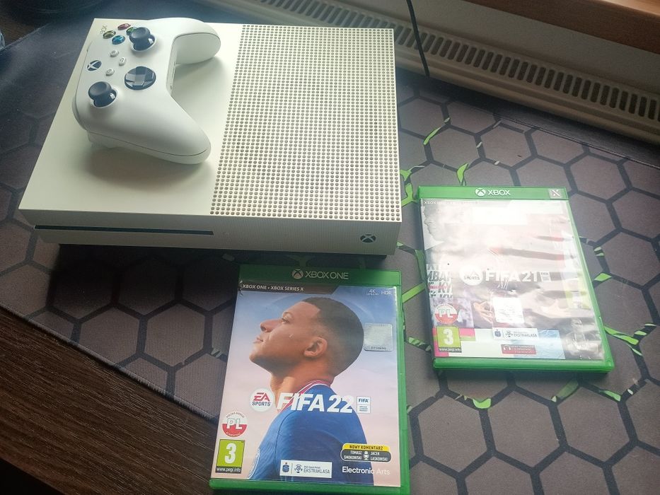 Xbox One S + dwie gry