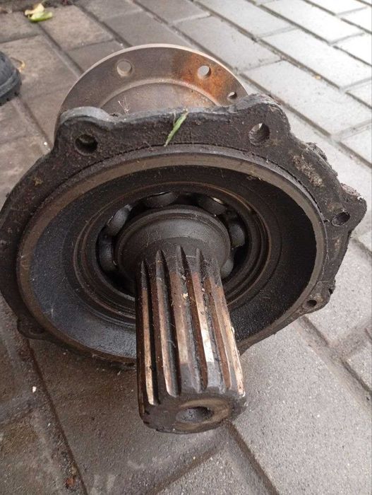 Флянец + хвостовик + крышка редуктора УРАЛ 4320