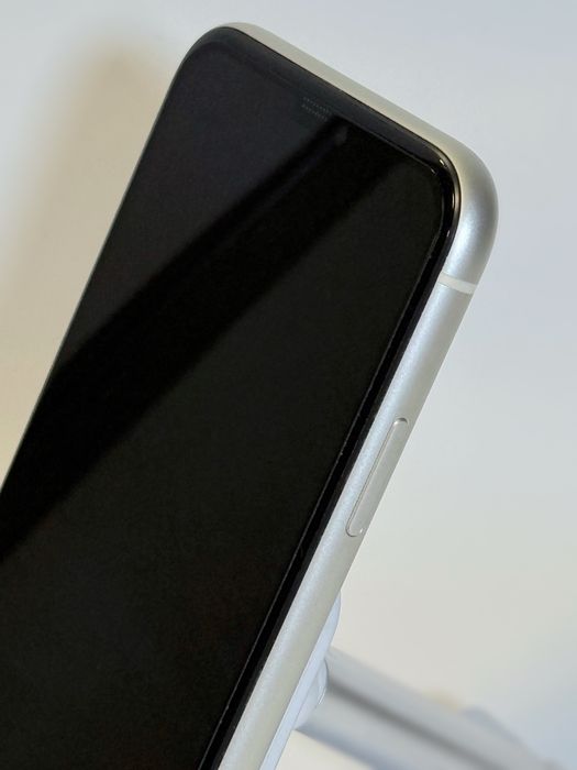 Apple iPhone 11  (128 GB  White)