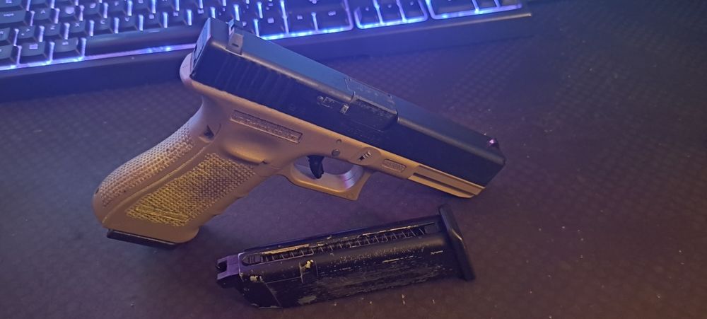 GBBR WE Glock 17 airsoft + carregador extra