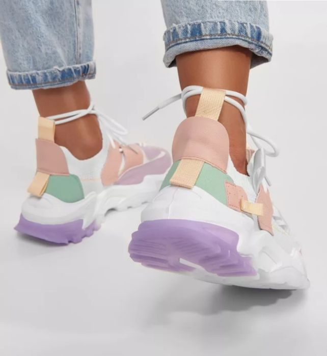 Nowe piękne buty sportowe