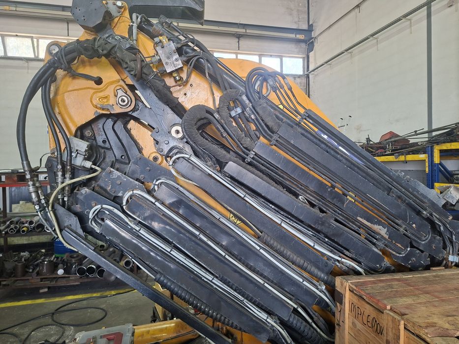 Grua effer 370 com JIB