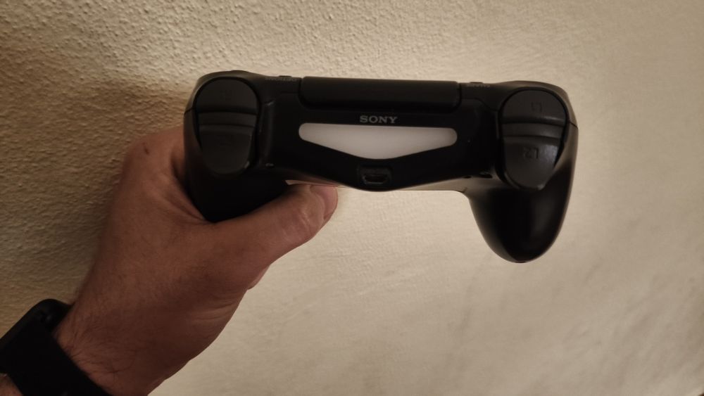 PS4 1TB c/garantia de 4 anos e meio com acessórios